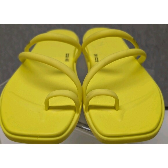 CROCS Sandals Miami Open Toe Loop Yellow Slip On flip Flop Flats Womens 9 - Picture 2 of 7